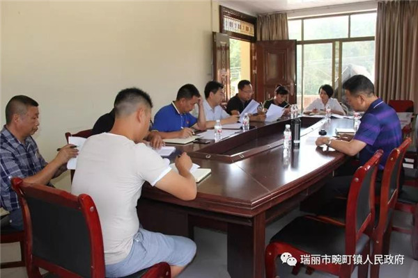 谢大鹏市长到畹町混板村督促指导软弱涣散党组织整顿工作