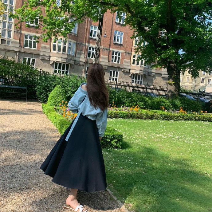 从秀智的这个飘逸的背影都觉得美得冒泡了,不过身量不高的妹子尝试