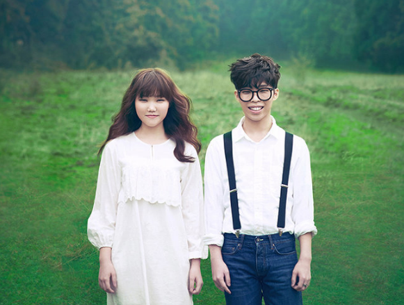 组合面对不和传闻,两成员不公开回应,鉴定完毕:是亲兄妹