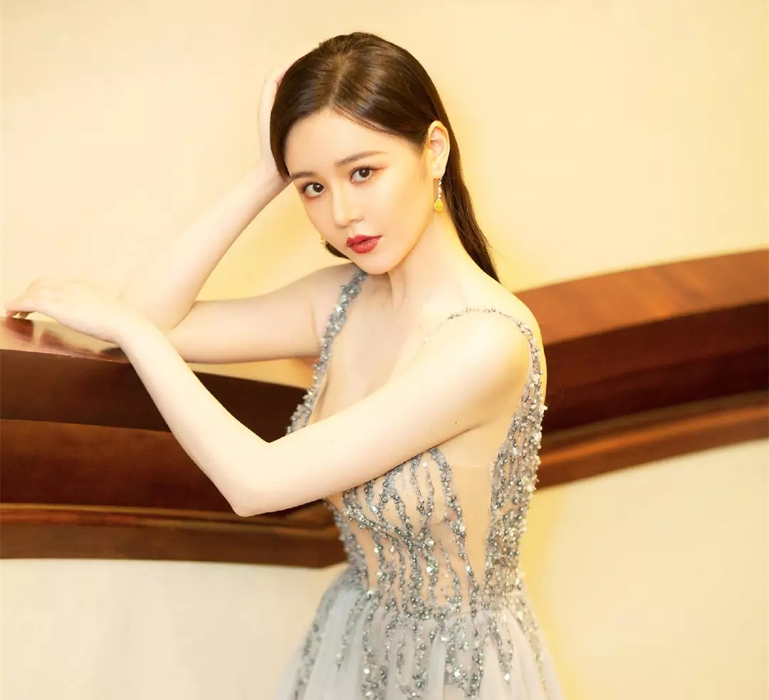 如何评价晶女郎邱意浓在追龙2中的演技表现