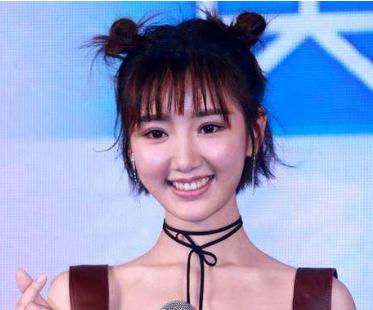 比如毛晓彤,虽然是短发,但依旧很适合哪吒头的造型,而这可能是她长相