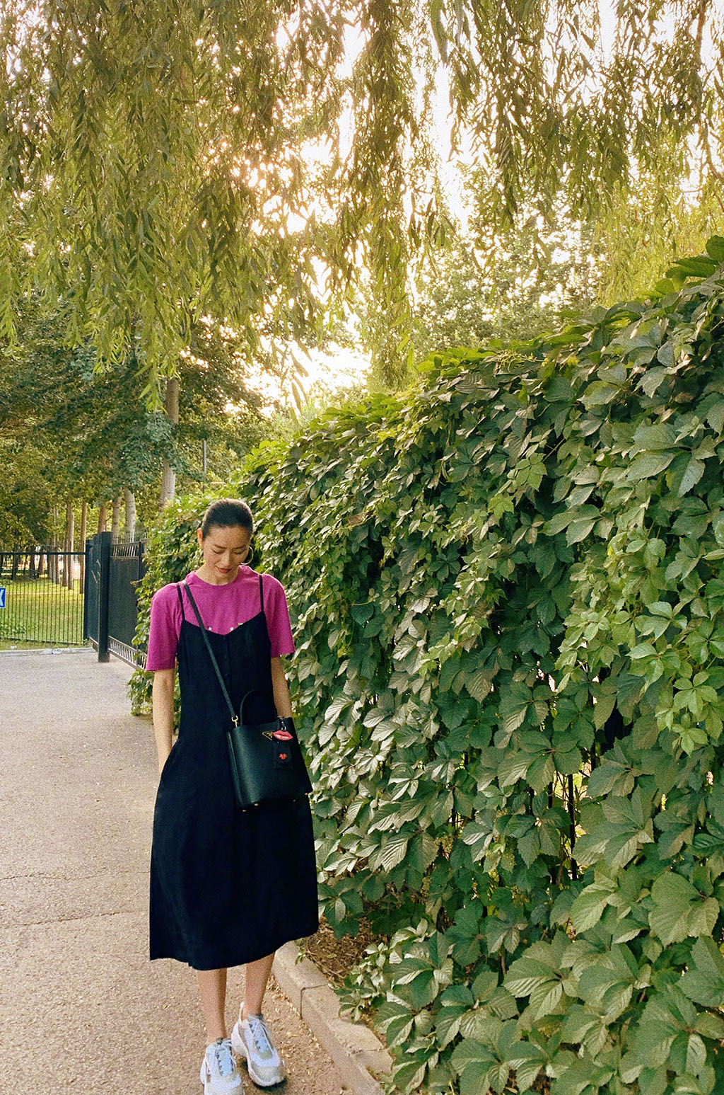原创刘雯夏日私服穿搭美成典范,大胆的色彩搭配,闻到了夏天专属味道