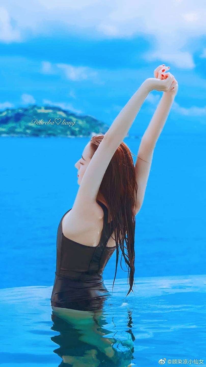 穿对泳衣你也可以上演沙滩诱惑