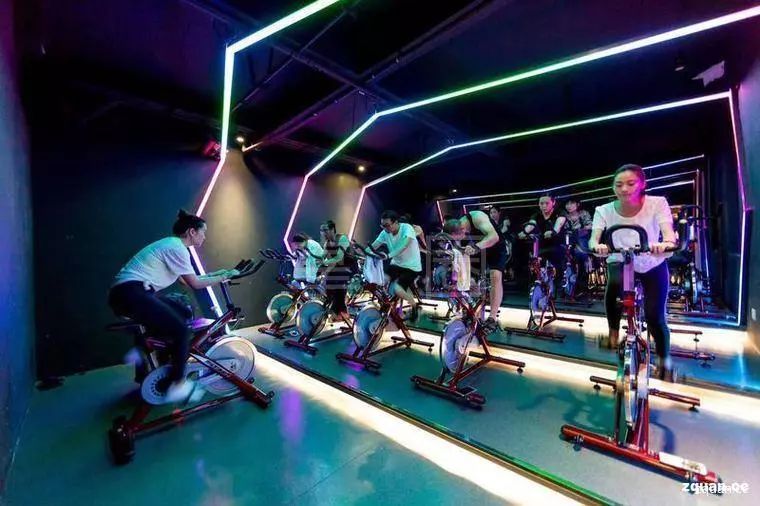 99元抢购游泳私人教练体验课这个泳池就在金山新城区