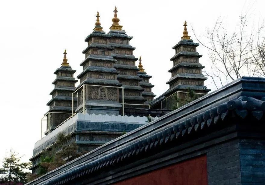 大召寺大召寺位于内蒙古呼和浩特市旧城内蒙古语名"伊克召"意思为"