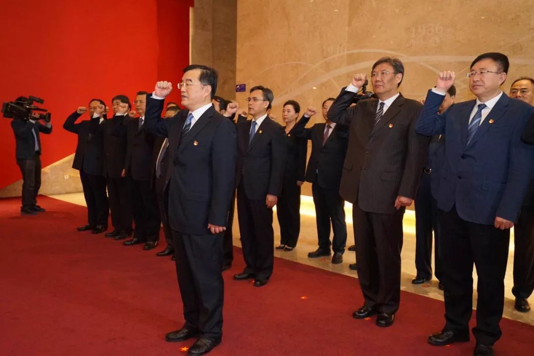 重温入党誓词张庆伟领誓