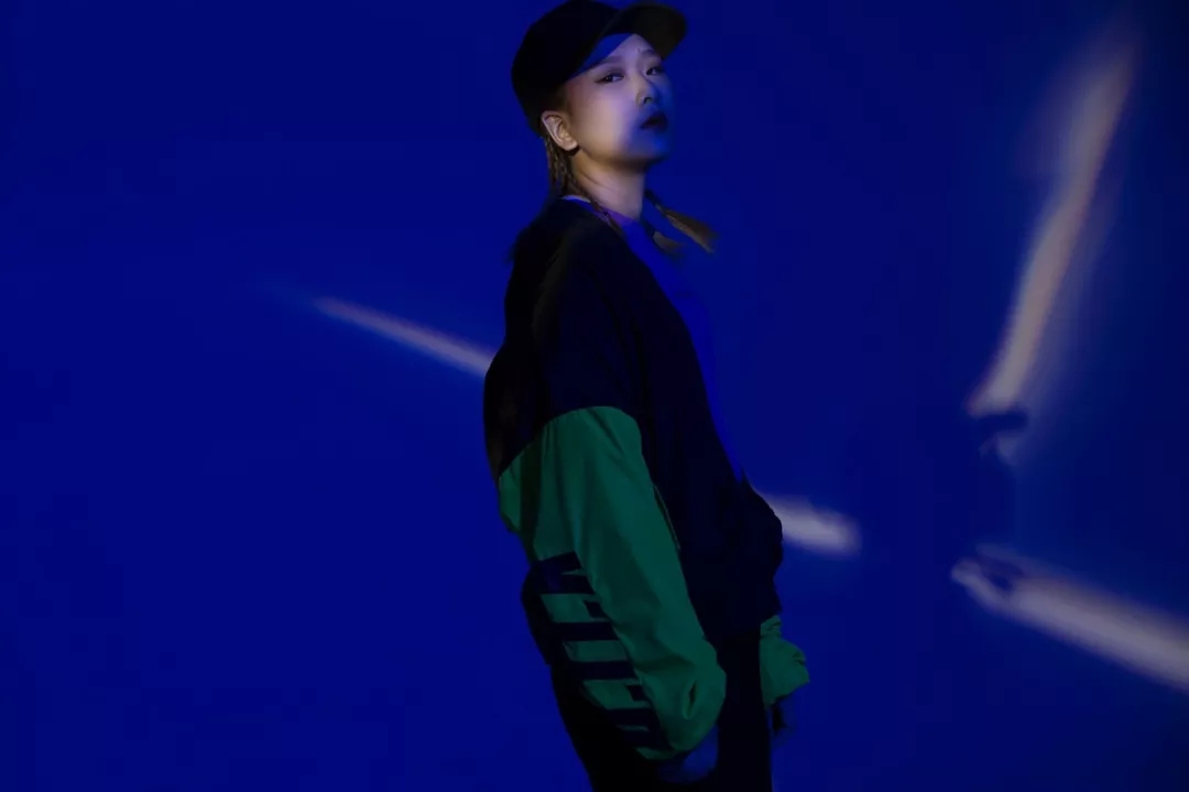 一首《老家北大街》,出生于江苏泰州流行乐女歌手张雨婷原唱歌曲,由高