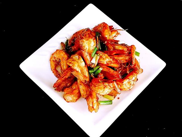 飞红香辣酱:飞红香脆椒150克,海鲜捞汁200克,剁椒鱼头鲜豉油160,臻品