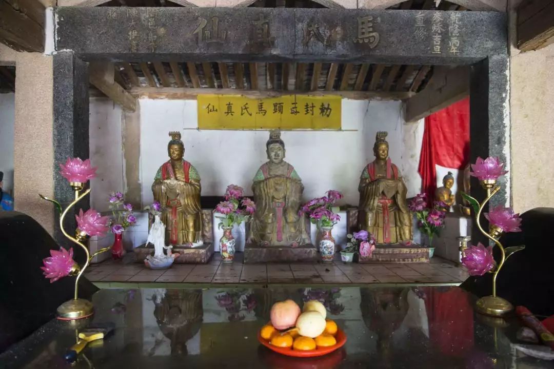马仙殿始建于大元至顺元年(1330年),为石构仿木建筑,面阔三间,进深五