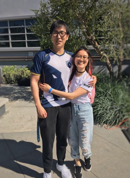 大师兄5年女粉分享3张亲密合影,网友:酸到极致之后就是承认般配