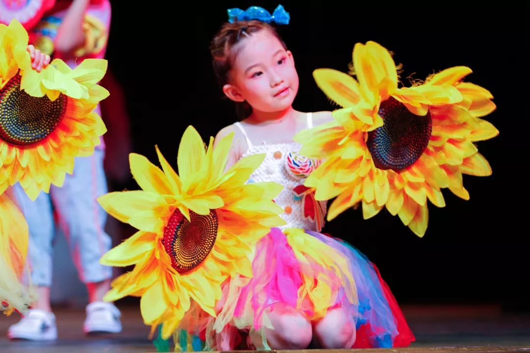 指导老师:熊佳 ,王志曦"我的祖国","黄河","刀马旦","京腔京韵","又