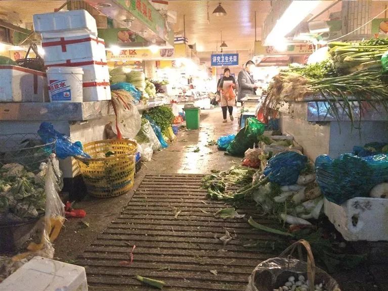 下面这样脏乱差的模样但如果菜市场里是那必须得到菜市场里去买才行