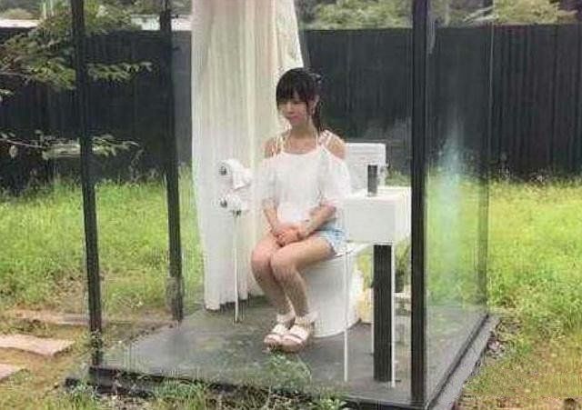 女生在学校拉肚子厕所图片