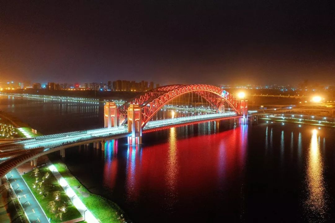 太原通达桥夜景图片