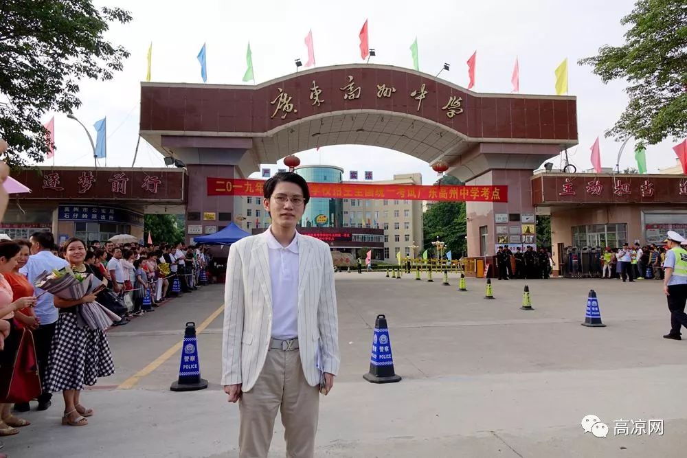 高州高考网红考生每科考试最早交卷最早走出考场