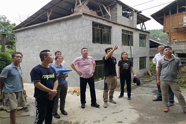 廖伯承一行先后实地走访了地笋村,红星村,屯雷村