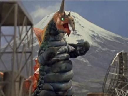 超兽地狱)亚波将地球上的青虫与宇宙怪兽合体来制造的超兽.