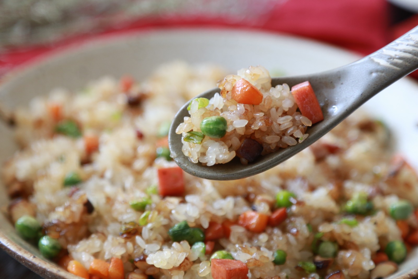 今天我要和大家分享的就是用剩余糯米做的炒饭,这道糯米炒饭在口感上