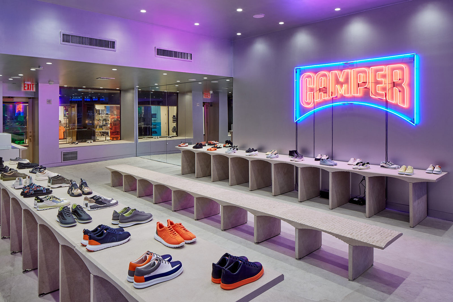 彩色的camper专卖店设计,独特的布局让购物都变得有趣起来!