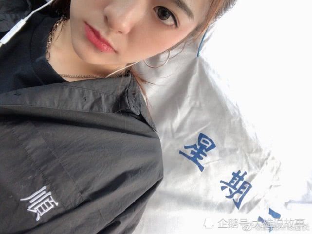 解说王多多回归呼声高涨,娃娃微博发声,而她却自毁前程_kris