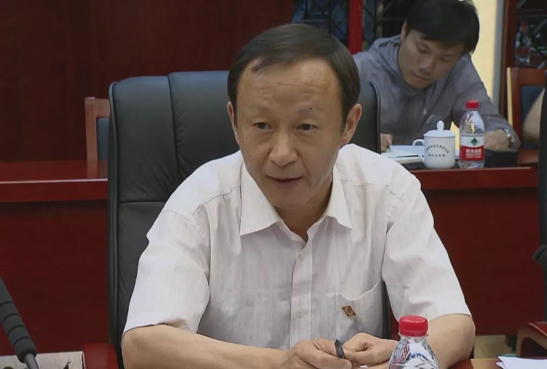 第8小组组长卢波,副组长王玎等一行前往公安奉贤分局,听取公安系统