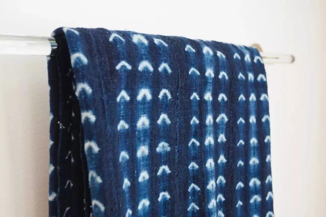 随着大陆之间的交流和通商,木蓝传入中国和欧洲,它