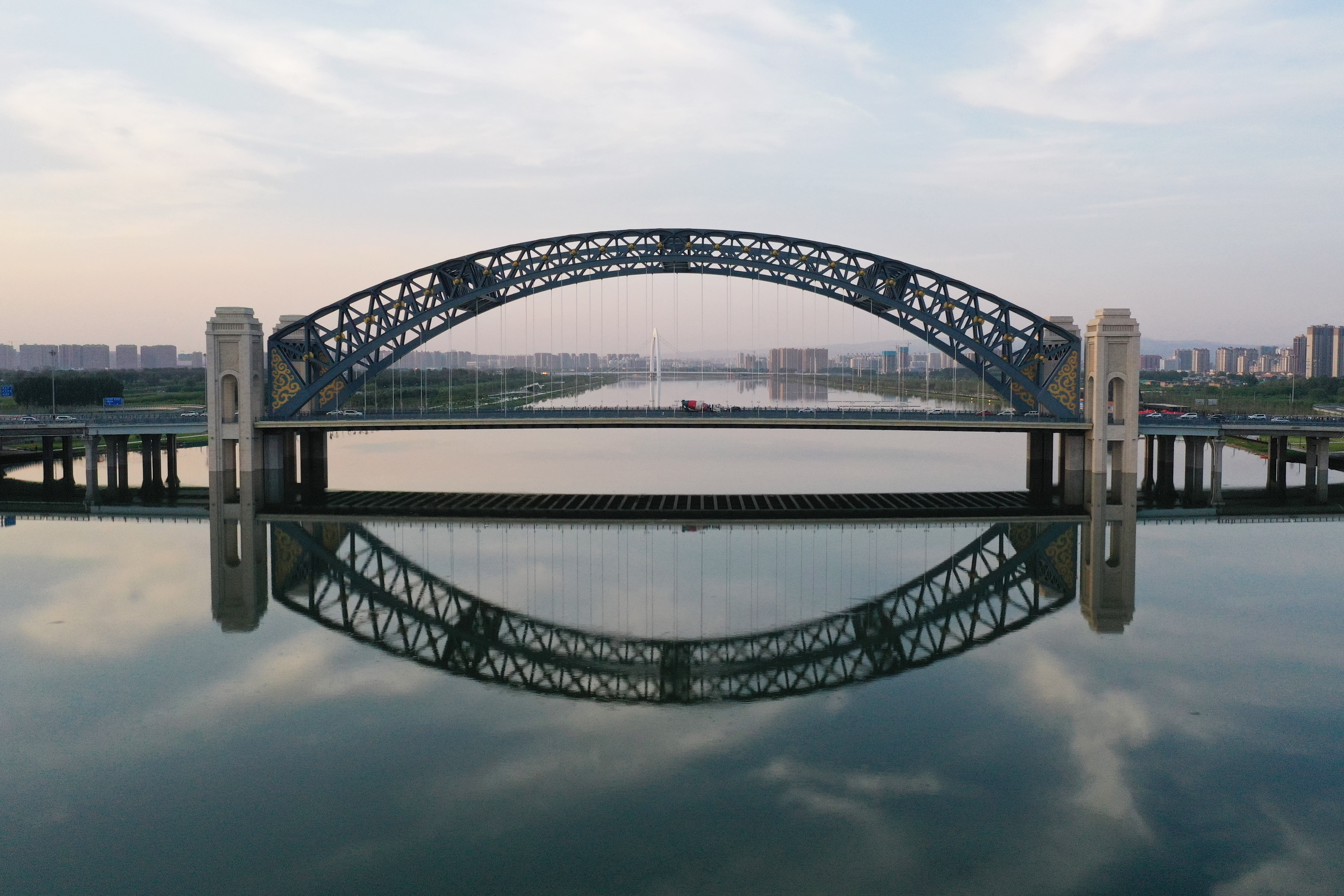 近日,山西省太原市跨越汾河的通达桥,迎宾桥和晋阳桥正式通车,以其