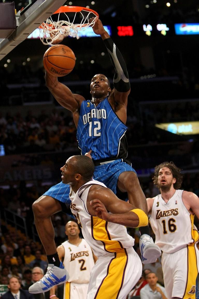 nba球星力量有多逆天?奥尼尔扣碎篮筐 詹姆斯把篮球扣变形