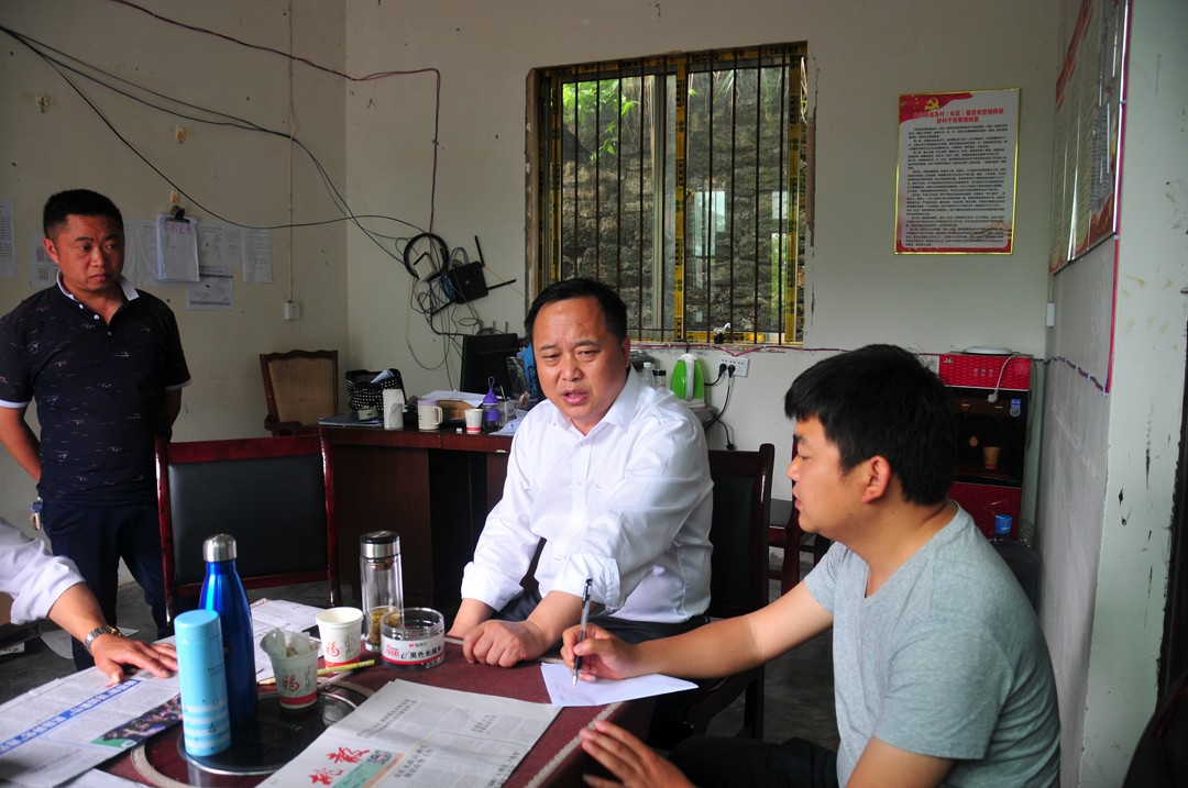 龙海成深入大兴街道调研脱贫攻坚工作