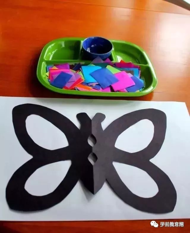 平铺粘贴画▼彩色雪梨纸作为常用的手工材料,我们都知道它有非常多的