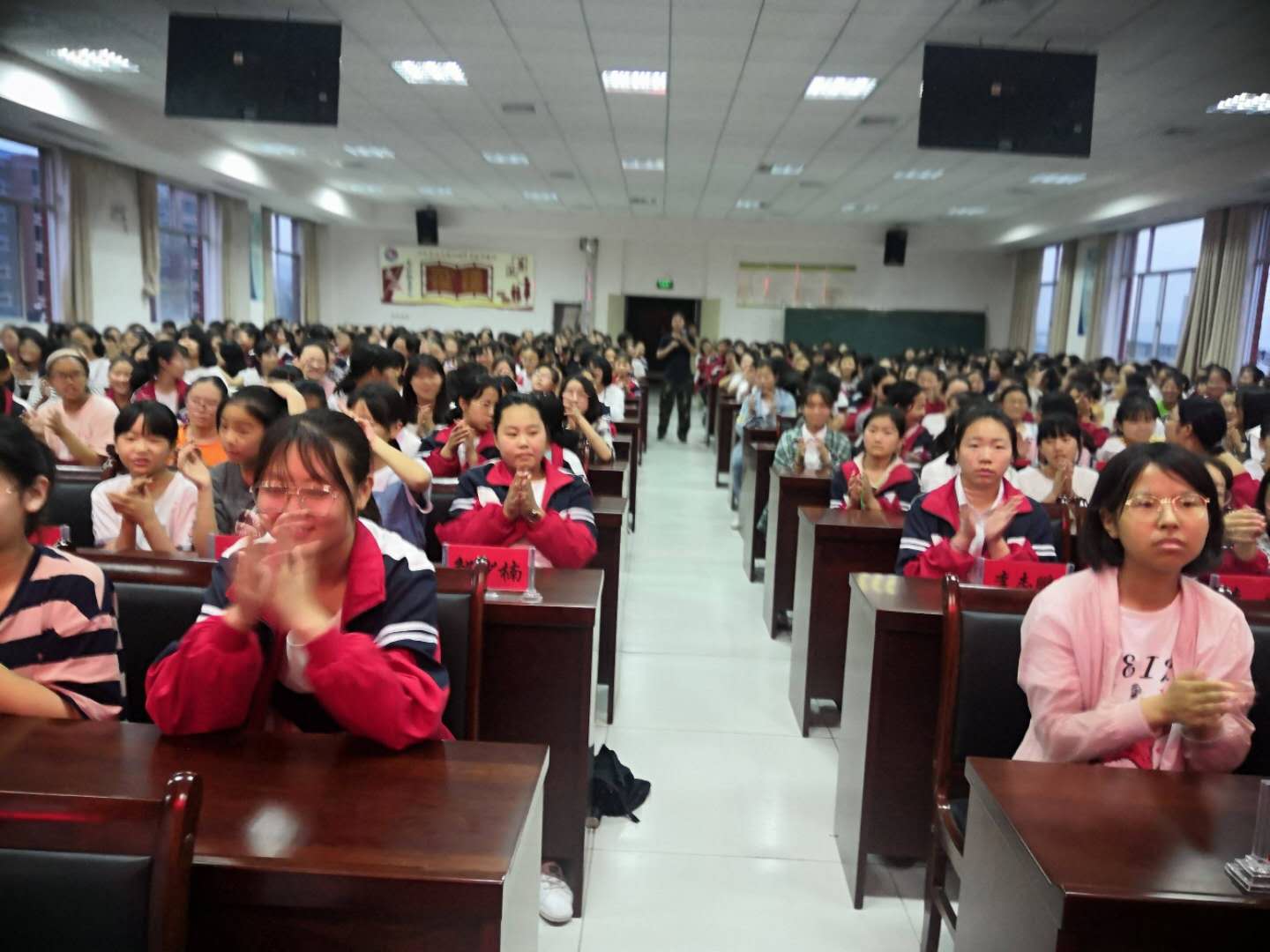 让青春之花美丽绽放卢氏县城关镇中学举行女生青春期知识专题讲座