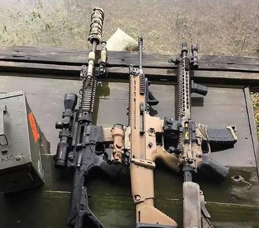 吃鸡玩家口中也会被叫成"斯嘎",这款枪一共有两个版本,一种是acar-l版