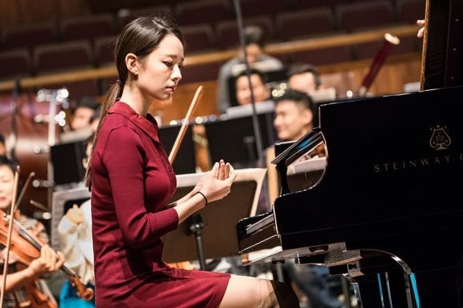 郎朗老婆爱丽丝德国生父是"继父"?