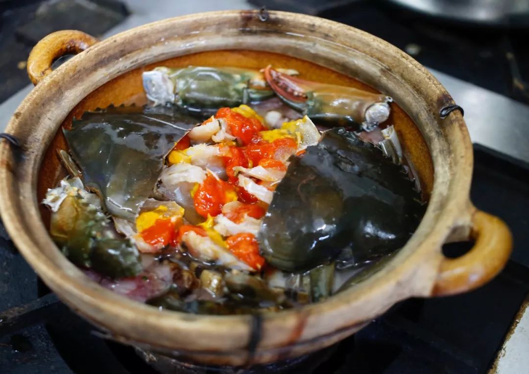 招牌红鲟腊味饭弹弹的龙虾肉,一口咬进嘴里口感脆得像正当季的荔枝.