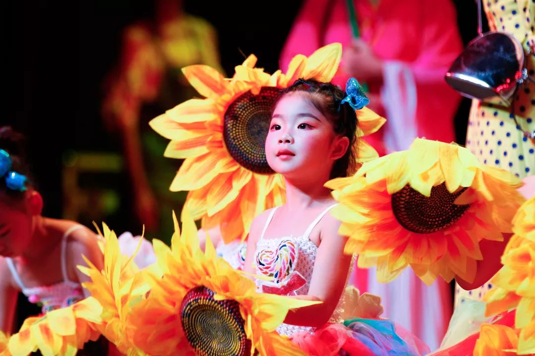 指导老师:熊佳 ,王志曦"我的祖国","黄河","刀马旦","京腔京韵","又