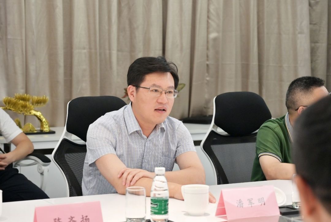 探索新模式天台县县长潘军明一行莅临上海佳昌实业走访调研