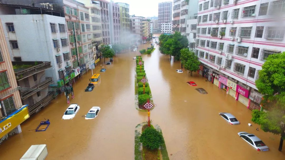 強降水仍在持續天氣預報10日白天至夜間,大雨到暴雨,局部大暴雨,氣溫