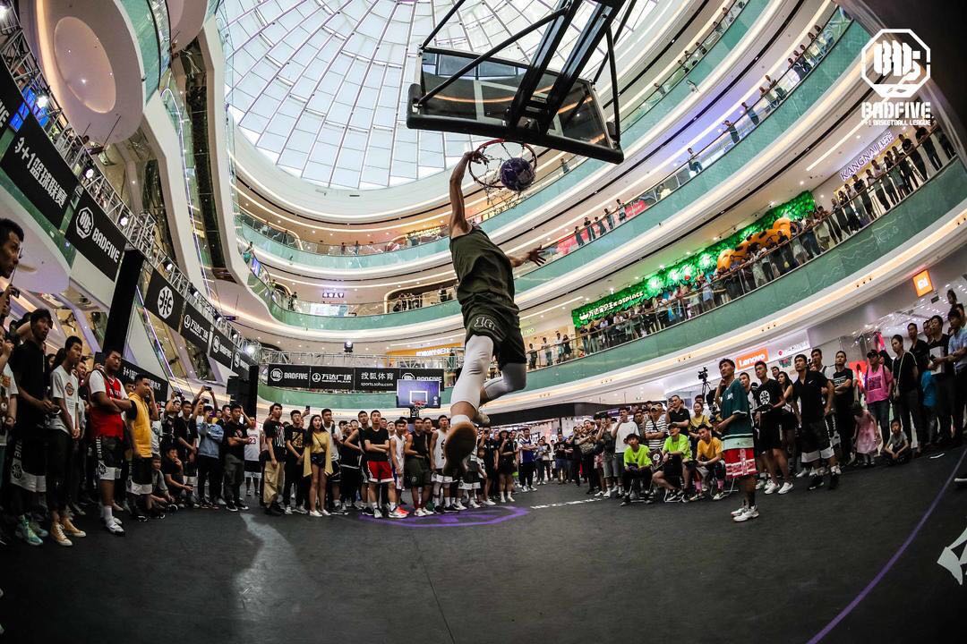 3 1篮球联赛乌鲁木齐站扣篮大赛 众扣将惊艳全场