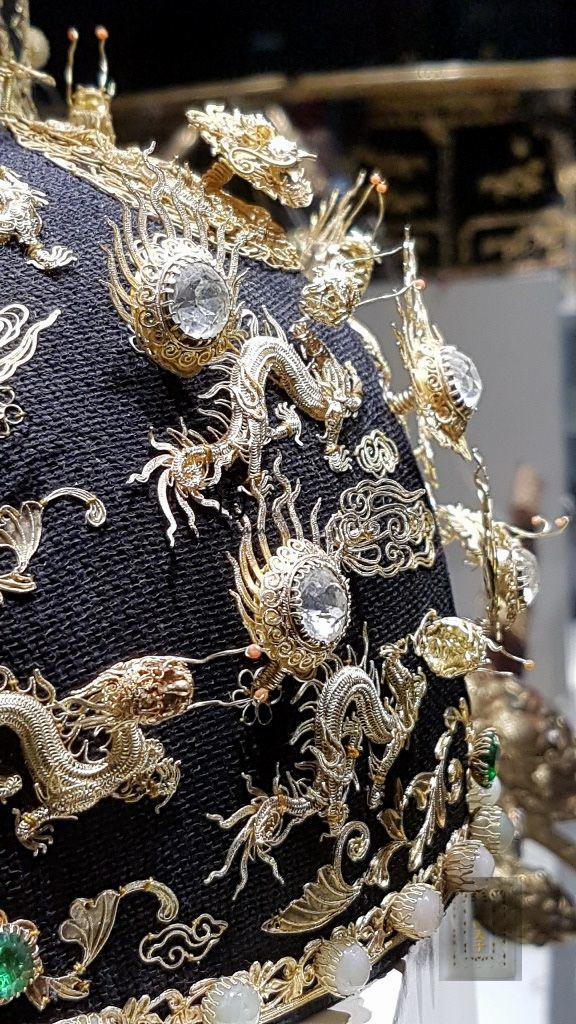 越南大南皇帝之冠沿袭明朝乌纱翼善冠有个霸气名字九龙冲天冠