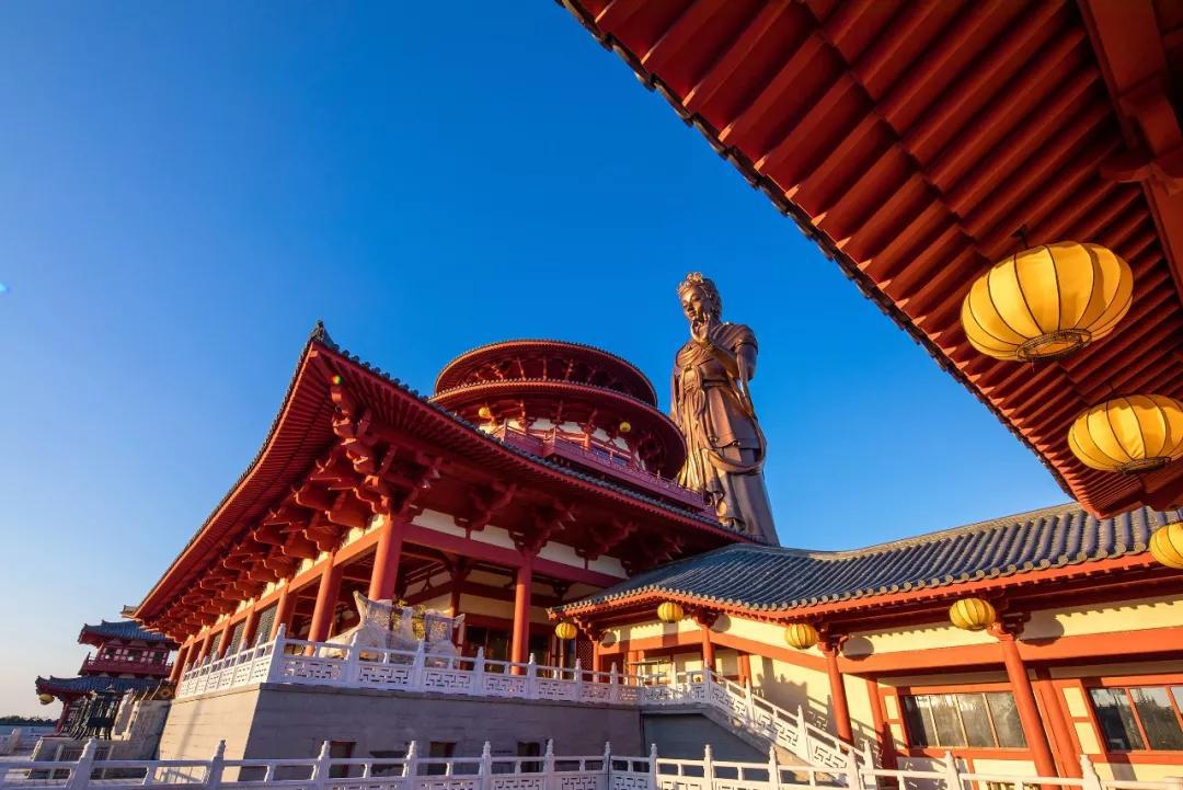 他就是帝王本王感受睥睨天下的巍峨气势便可登临"万象神宫"无需长达