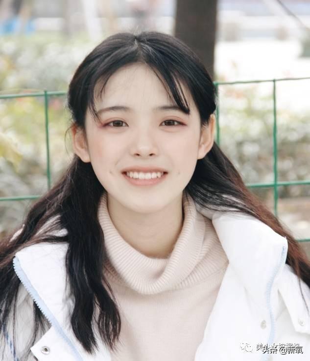 因一张打篮球照爆火的漫画脸太好看了拒绝出道考上世界顶尖大学