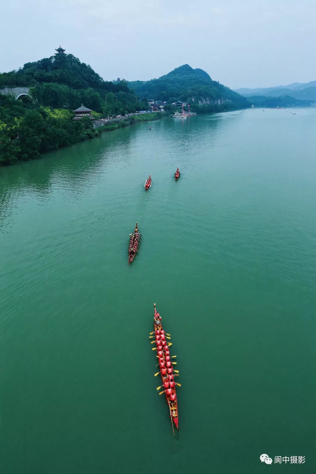 高清美图带你回顾昨日嘉陵江上龙舟竞渡的精彩瞬间