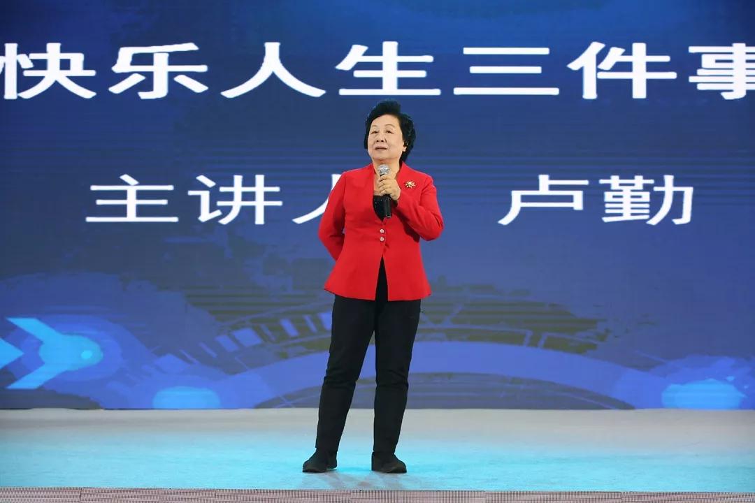 看完这短短的视频,后台很多人留言说不过瘾,想看更多卢勤老师关于子女