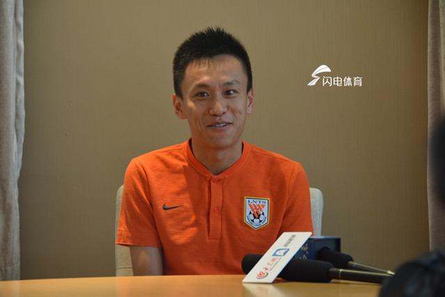 鲁能两主力媒体群访 吉尔回应转会传闻_张弛