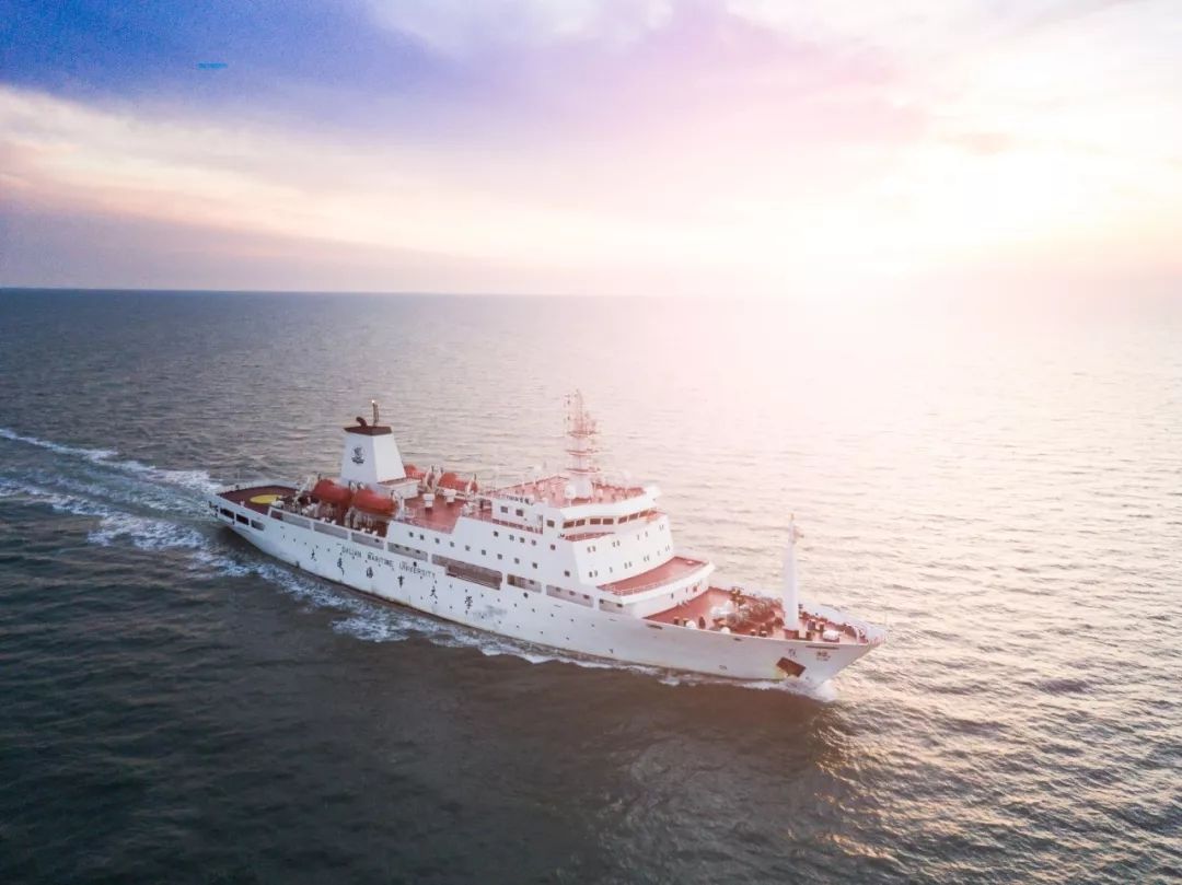 育鲲轮出海美哭了