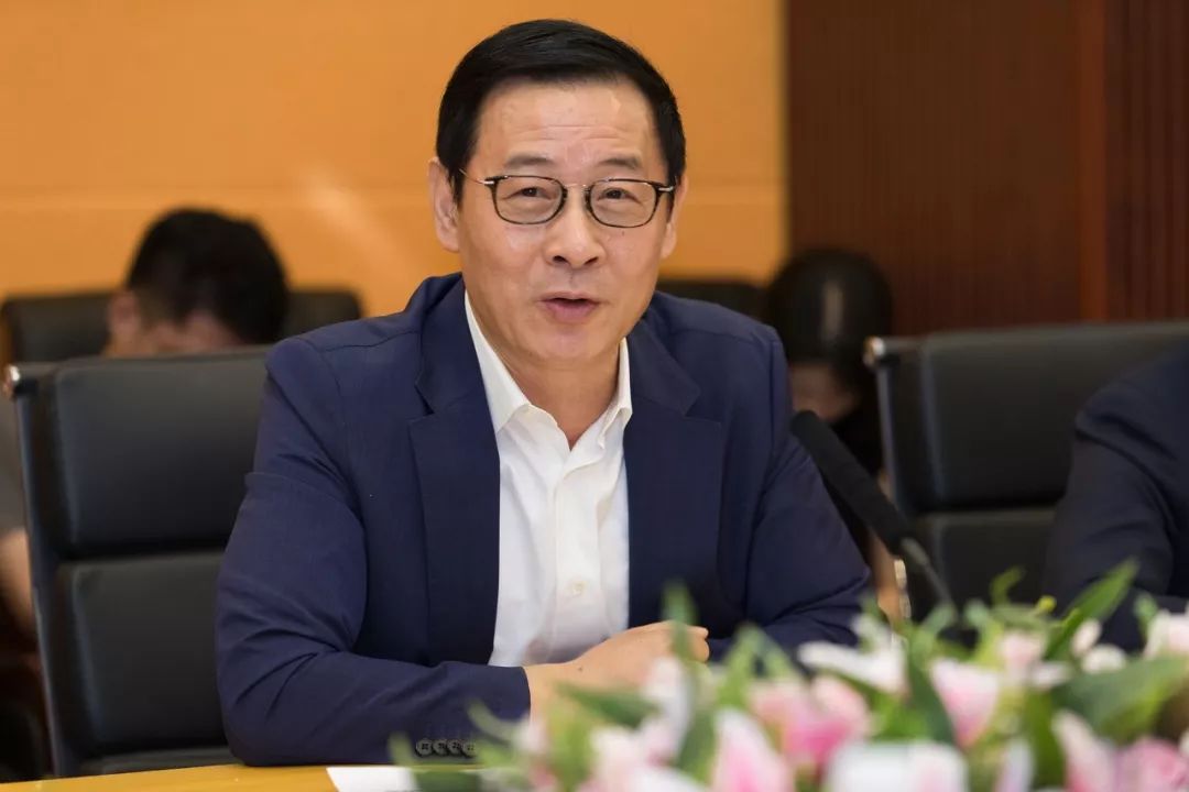 薛敏联影董事长兼首席执行官联影作为一家成立八年的年轻公司,与底蕴