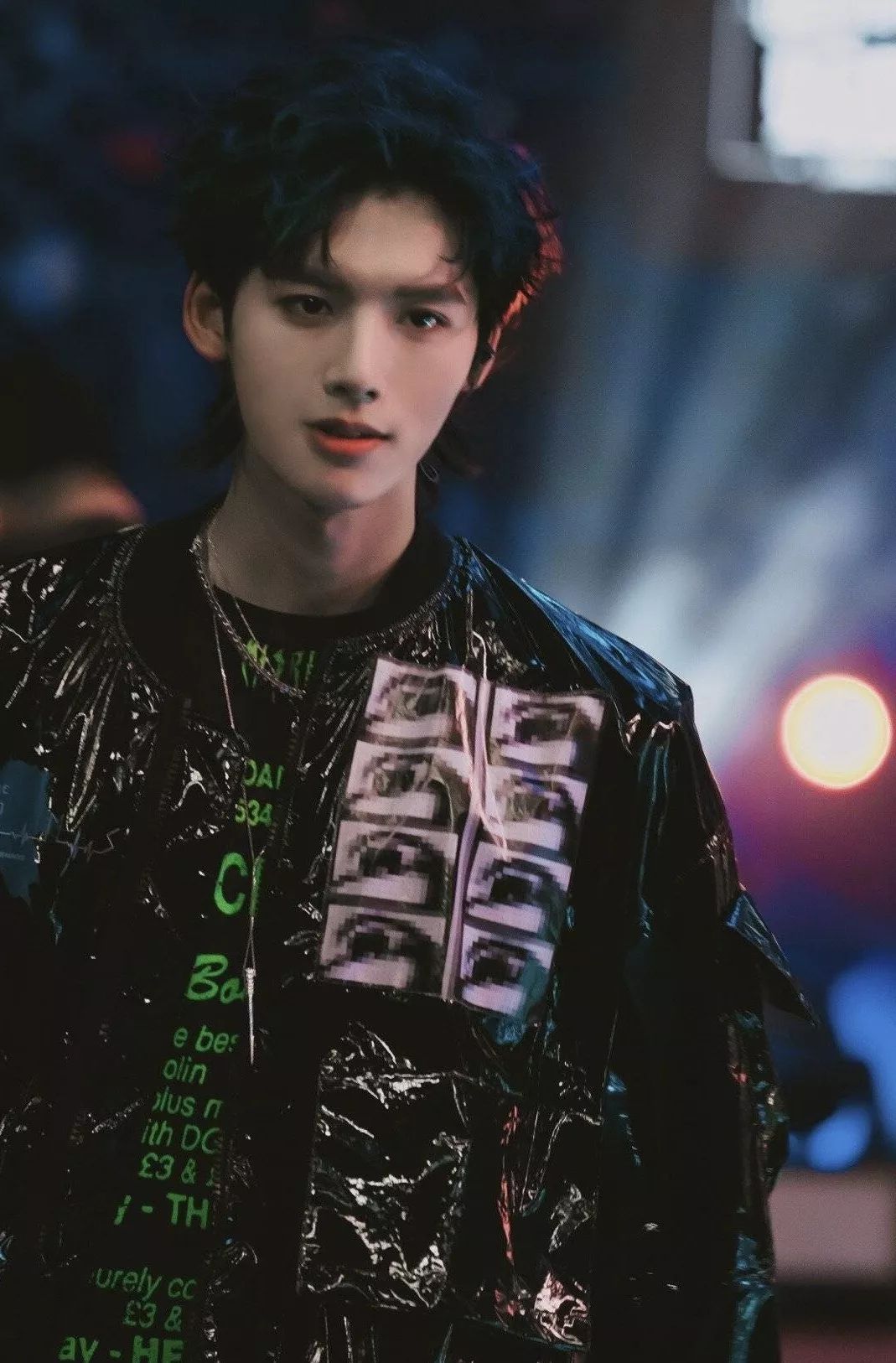 独家视频61偶像在川影邓超元披上铠甲闯荡江湖