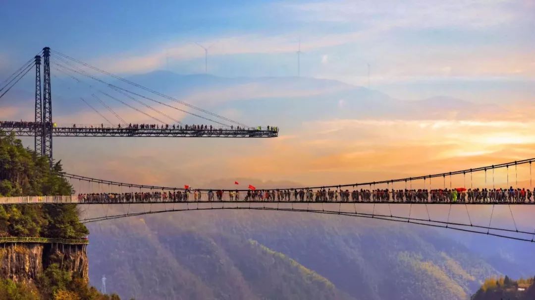 太刺激诸暨附近的天空悬廊比张家界玻璃桥恐怖10000倍96层楼高脚底就