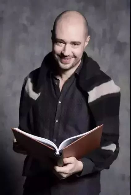 语,希腊语,俄语,丹麦语和瑞典语在全欧洲进行演出的同时还登上俄罗斯