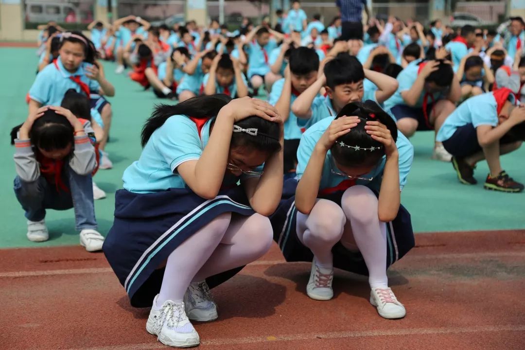 江都区安全教育进学校暨教育系统"安全生产月"启动仪式在龙川小学